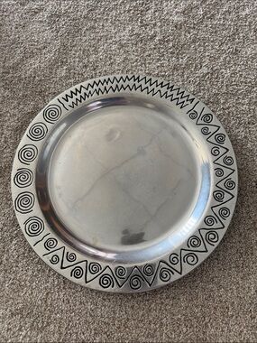 Vintage Wilton Armetale serving tray. Reggae pattern.